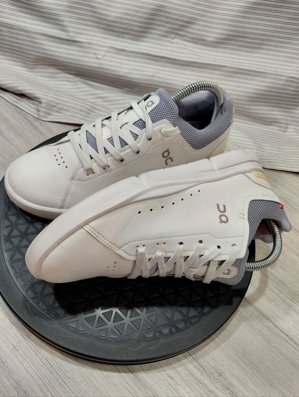 On Rrunning Womens Roger Advantage White Leather & Soft Lilac Everyday Shoe SZ 8 - Picture 12 of 12